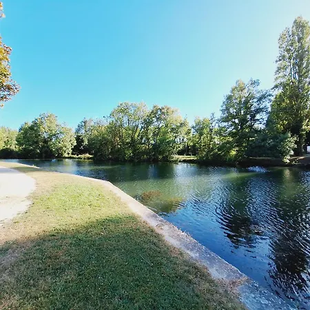 Joli T2 Renove Bord Plan D'eau Saint-Jean-dʼAngély