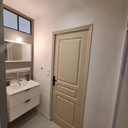 Joli T2 Renove Bord Plan D'eau