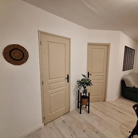 Joli T2 Renove Bord Plan D'eau * Сен-Жан-д'Анжели