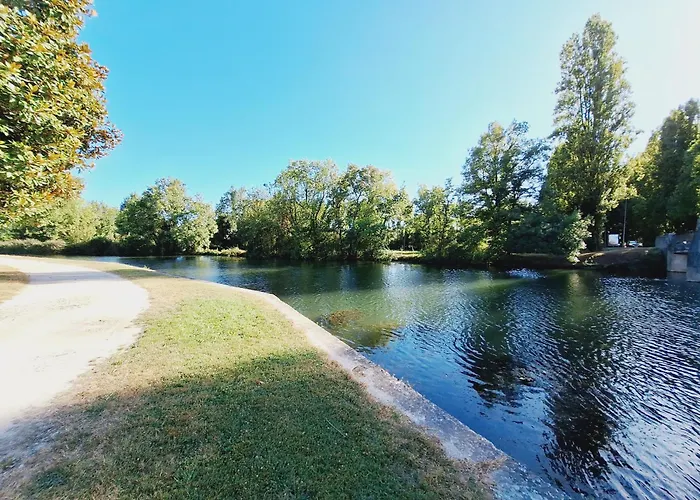 Joli T2 Renove Bord Plan D'eau Saint-Jean-dʼAngély