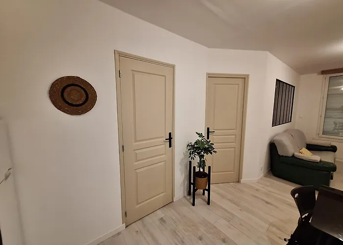 Joli T2 Renove Bord Plan D'eau * Saint-Jean-dʼAngély